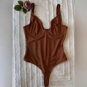 NWOT FASHION NOVA Deep Plunge Underwire Thong Bodysuit- Size L